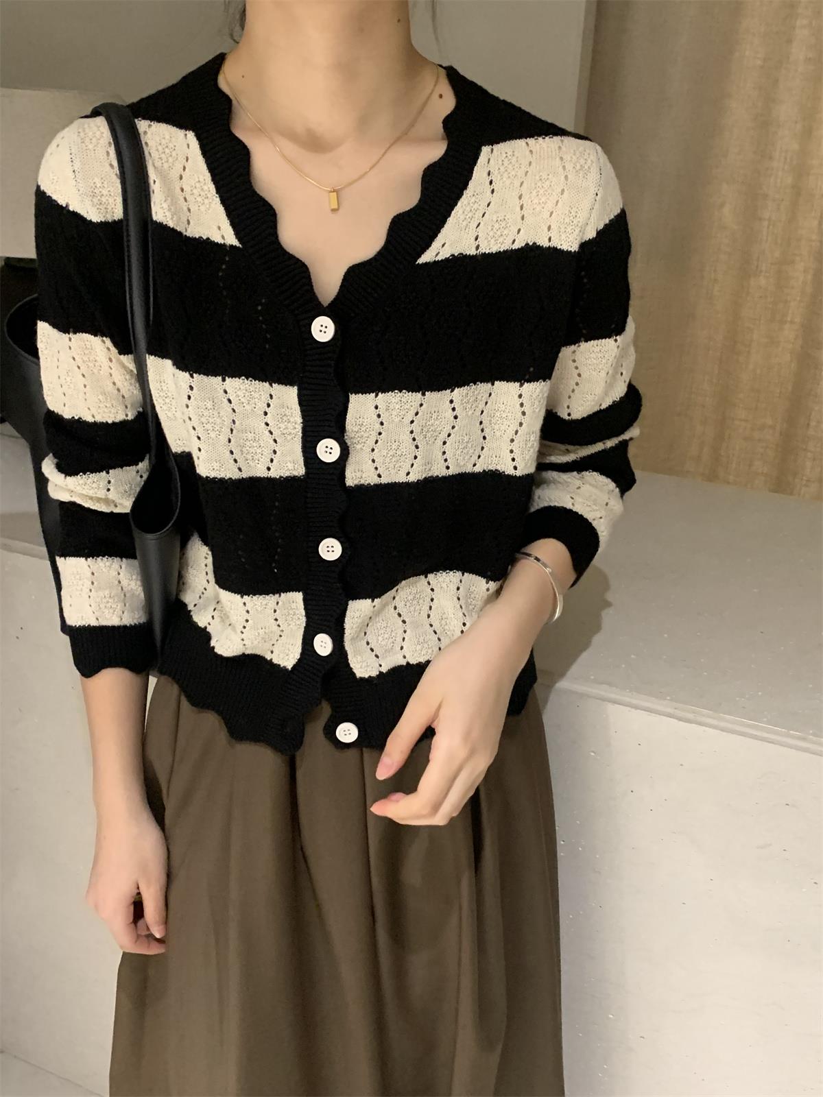 秋季新款欧货女装V领单排扣拼色条纹镂空长袖羊毛开衫