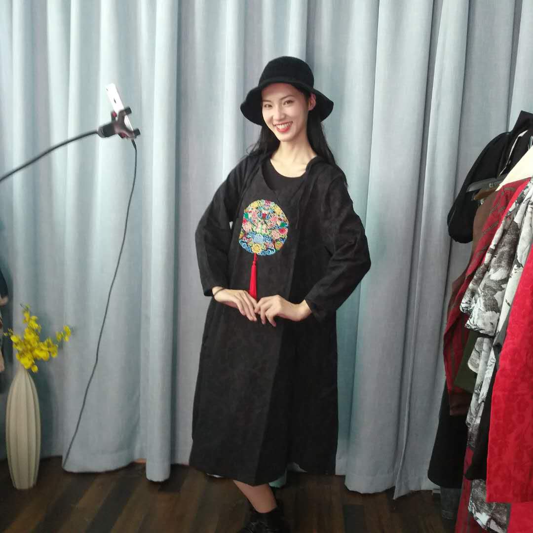 秋季新款女装品质刺绣连衣裙