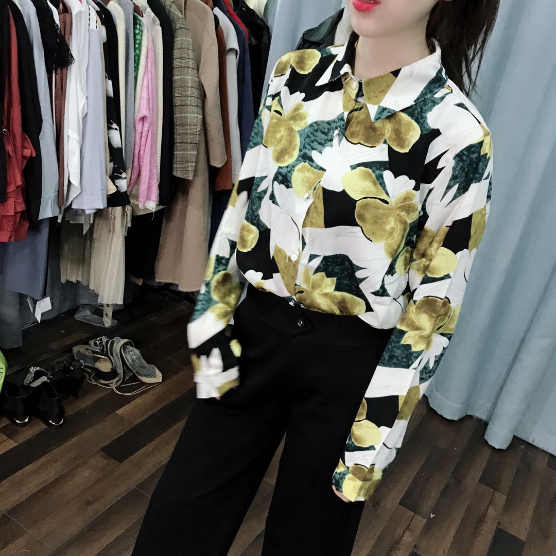2018早秋新款翻领气质印花衬衣