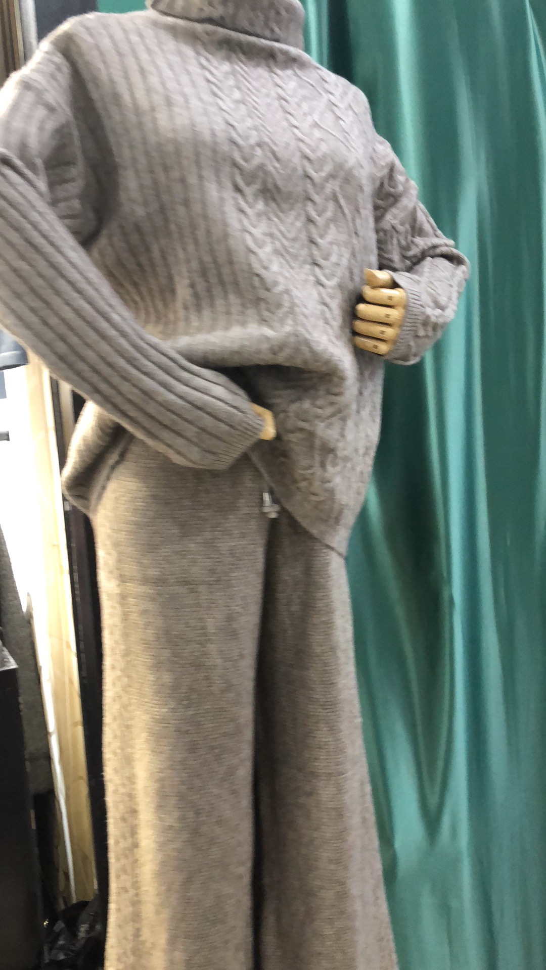 秋冬女士小麻花针织毛衣