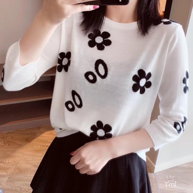 2019早秋款圆领半袖羊毛针织打底衫女花朵刺绣宽松显瘦上衣