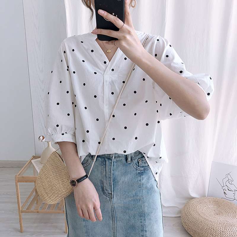 甜美风波点v型立领七分灯笼袖宽松百搭娃娃衫