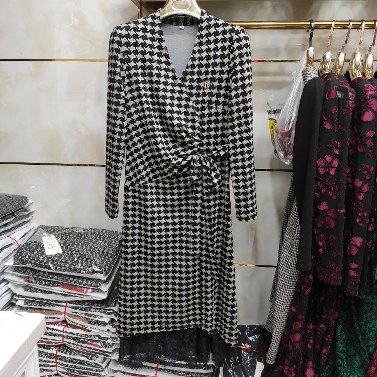 2019秋季女装流行修身简单格子过膝打底连衣裙