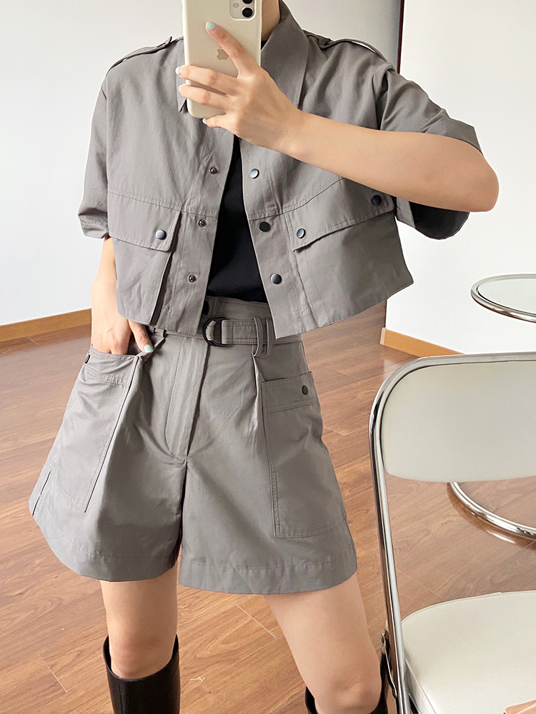 灰溜溜时尚显瘦工装短裤职业套装女夏可盐可甜炸街露腰衬衫两件套