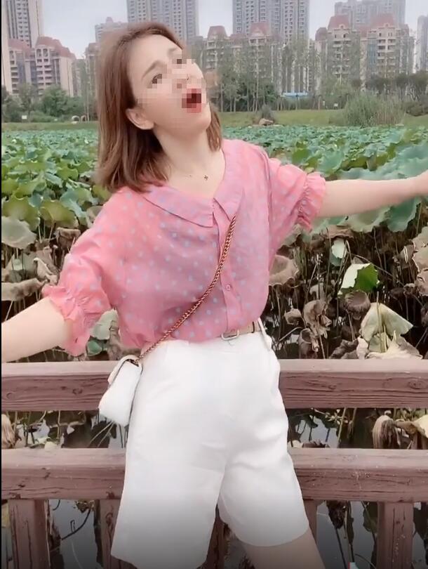 粉色波点娃娃领短袖衬衫时尚甜美减龄白色短裤