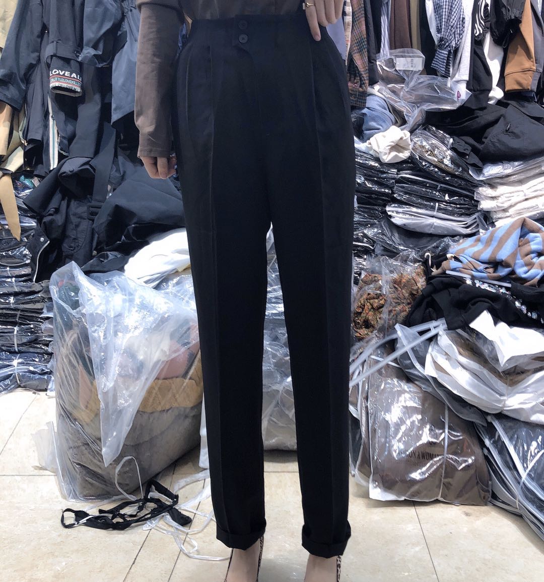 休闲松紧腰半裙纽扣设计