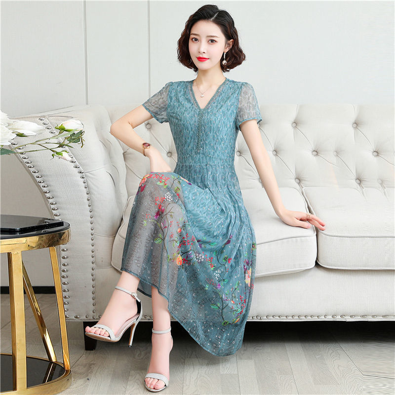新款高档连衣裙气质时尚显瘦洋气过膝v字领收腰修身显瘦长