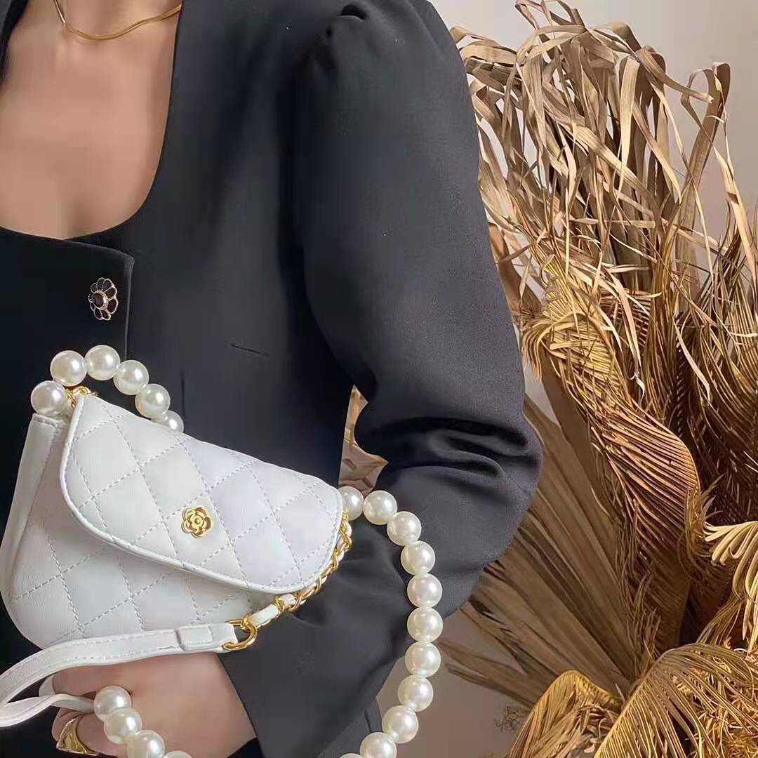 双肩带小香风珍珠链条包牛皮