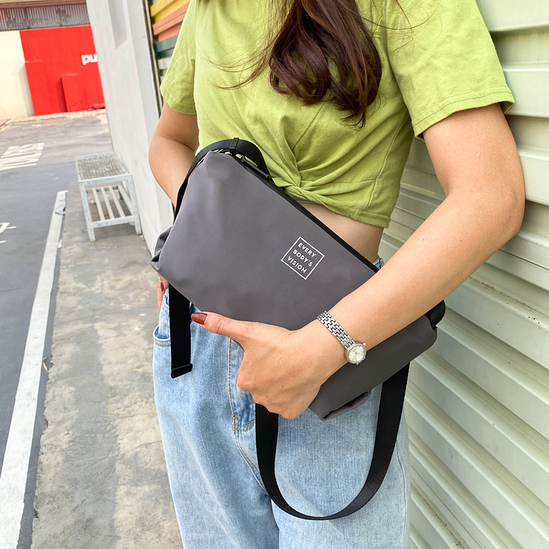 新款时尚简约百搭防水帆布单肩斜挎包小包包
