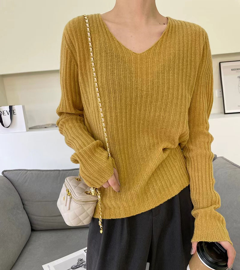 烫钻纯色坑条V领羊毛衫女装