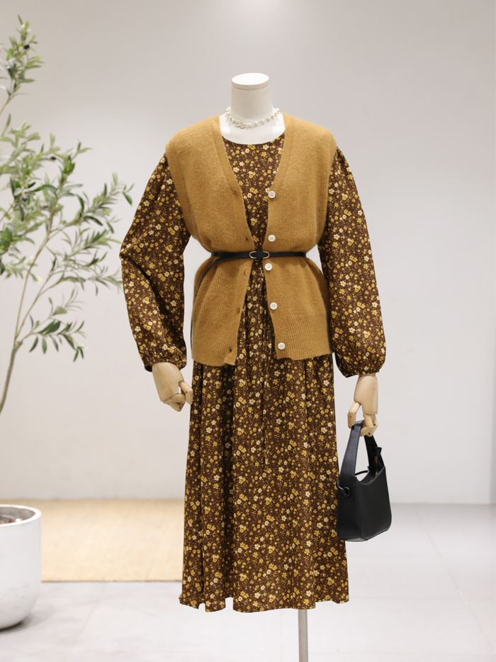 秋季新款女宽松显瘦小清新碎花连衣裙+针织开衫马甲两件套