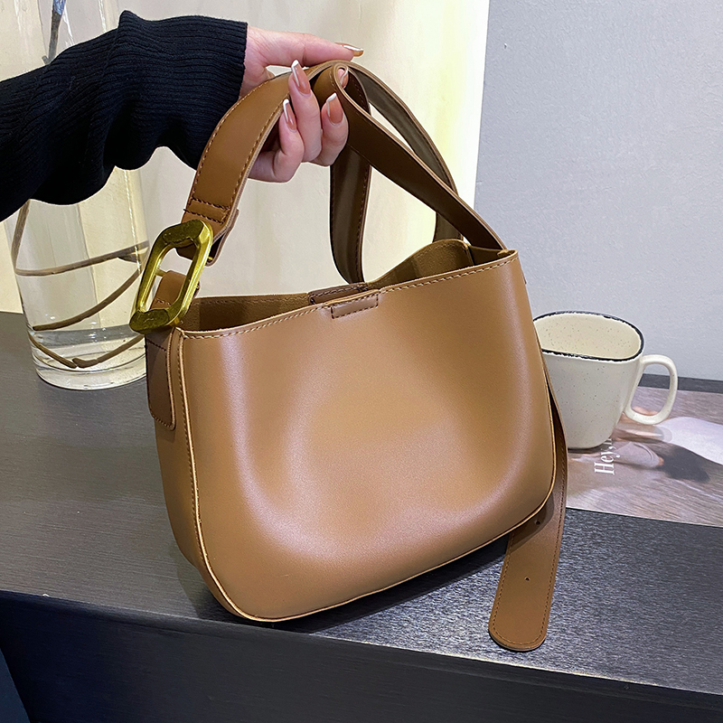 新款包包女斜挎包秋季百搭单肩包时尚爆款水桶包