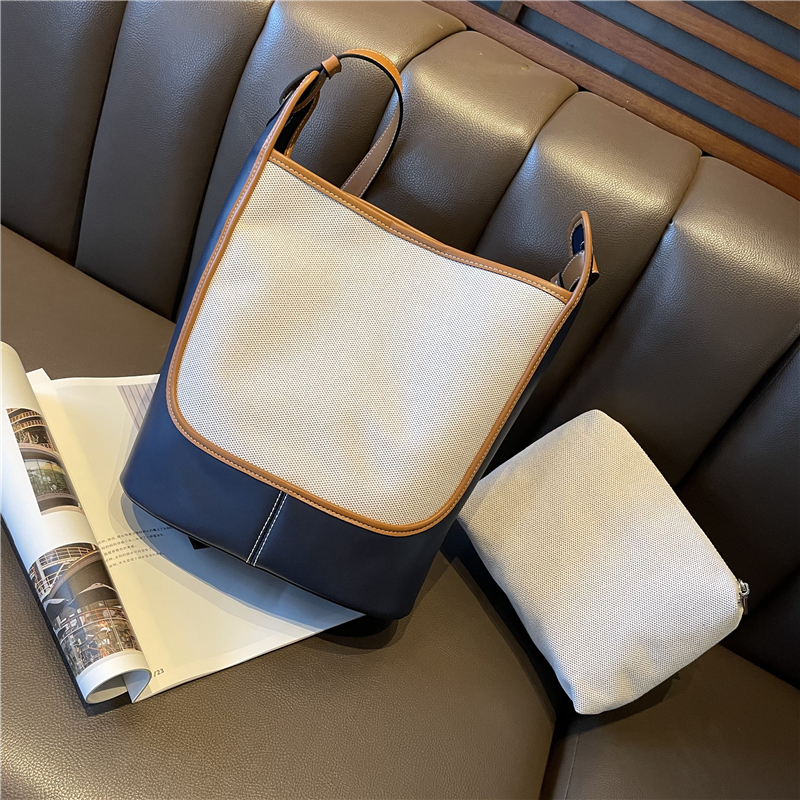 拼色头层牛皮帆布百搭斜挎包水桶包单肩包