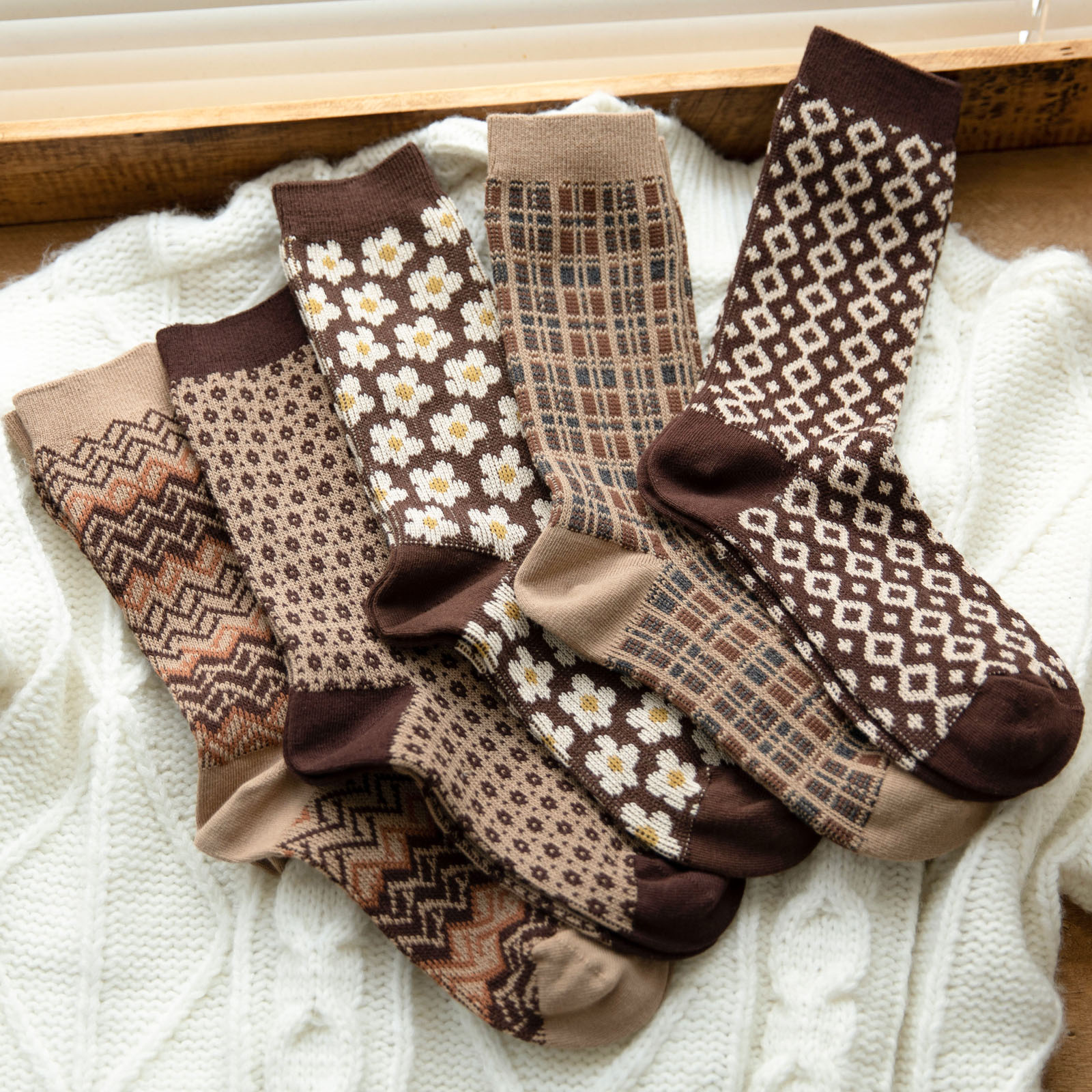 复古棕咖色袜子女秋冬季中筒袜纯棉高腰日系冬天长款长筒袜堆堆袜