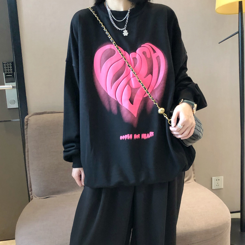 大码印花爱心图案长袖上衣女秋季新款圆领宽松打底卫衣外套潮