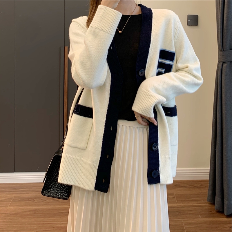 休闲百搭秋季新款女装撞色饰边V领长袖字母羊毛针织开衫