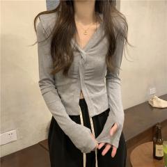 春季新款交叉v领垫肩长袖T恤别致漂亮打底衫女春秋高级感洋气上衣