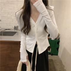 春季新款交叉v领垫肩长袖T恤别致漂亮打底衫女春秋高级感洋气上衣