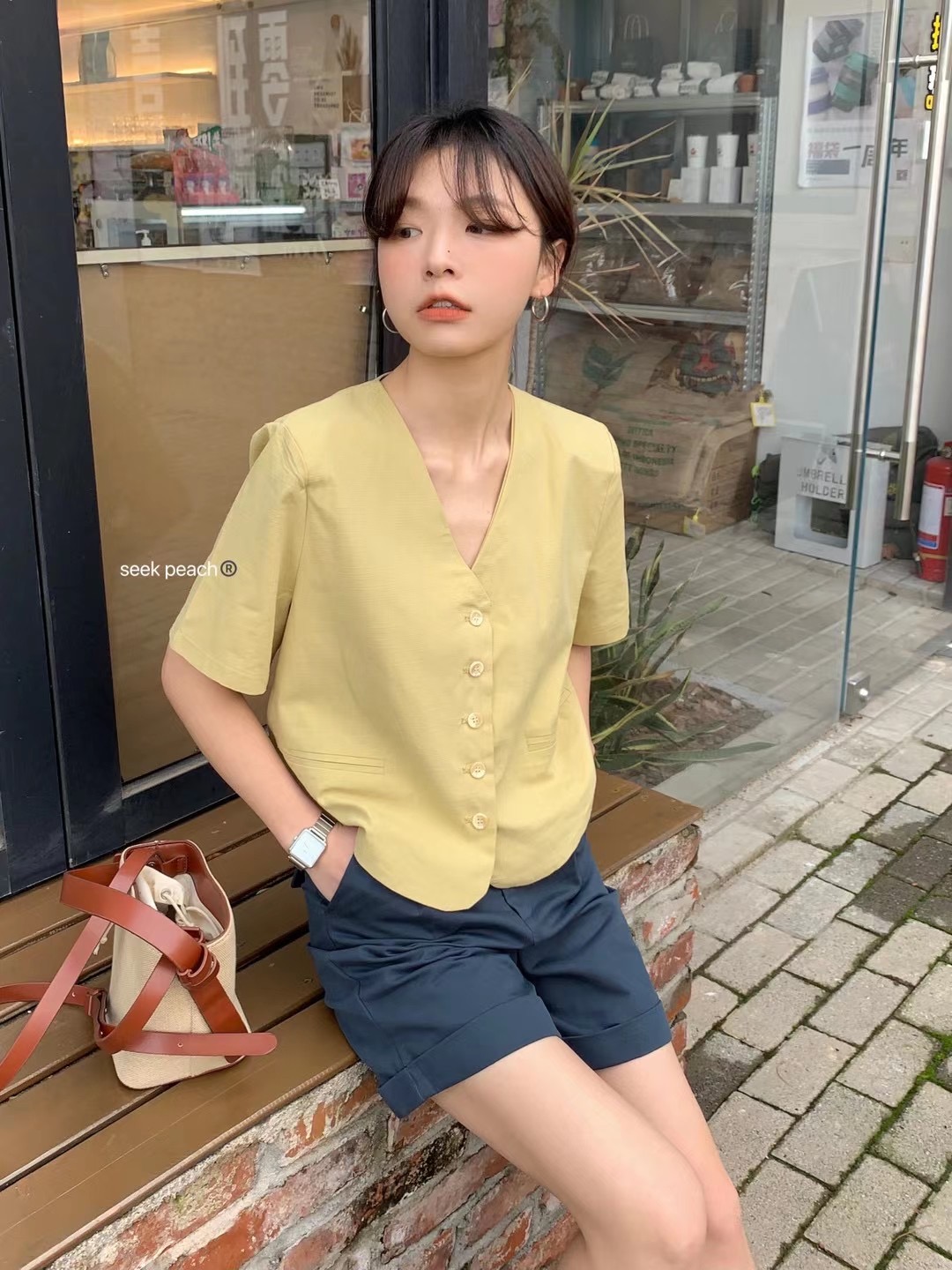 夏季韩版简约V领衬衣女单排扣纯色百搭短袖开衫上衣