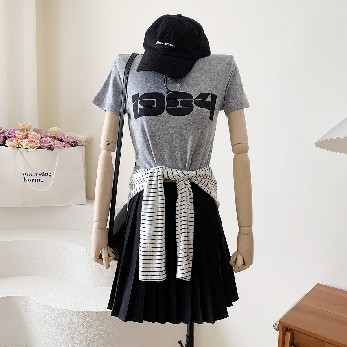 ins甜酷飒少女感字母印花短袖T恤女春夏外穿修身高腰短款时尚上衣