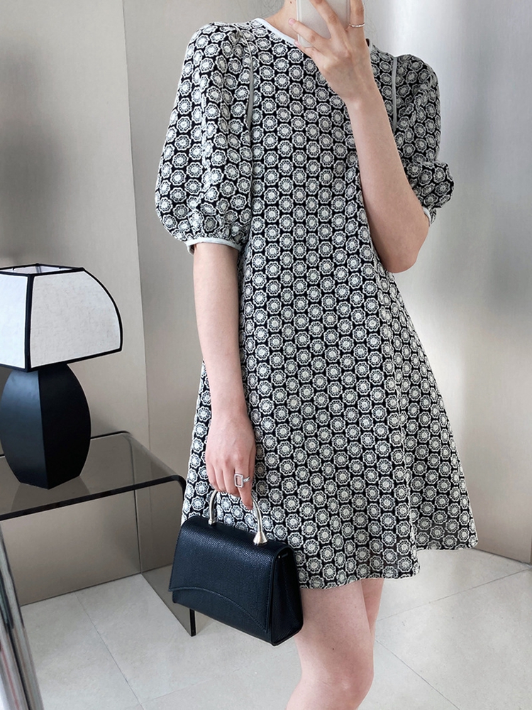 复古刺绣蕾丝小清新御姐范连衣裙气质名媛小香风