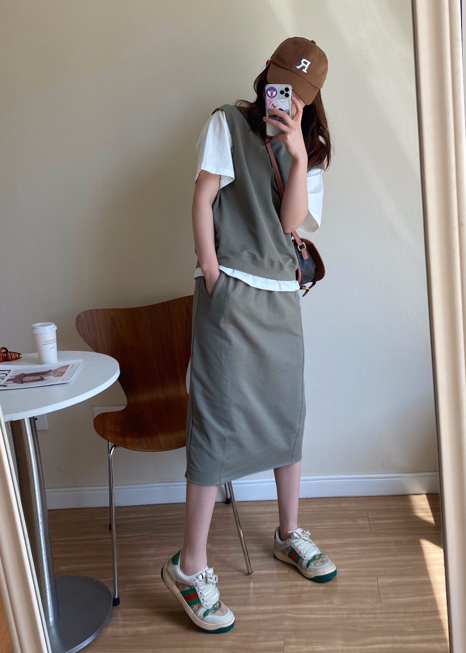 休闲好气质 圆领白边拼接T恤+后开叉松紧腰半裙套装
