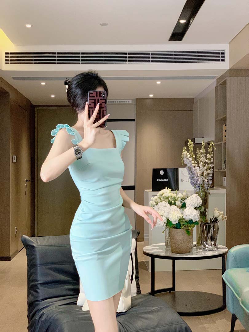 夏季新款高级感轻熟风时尚气质无袖修身裙子