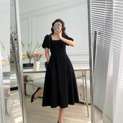 法式方领基础款黑色连衣裙 高级感复古