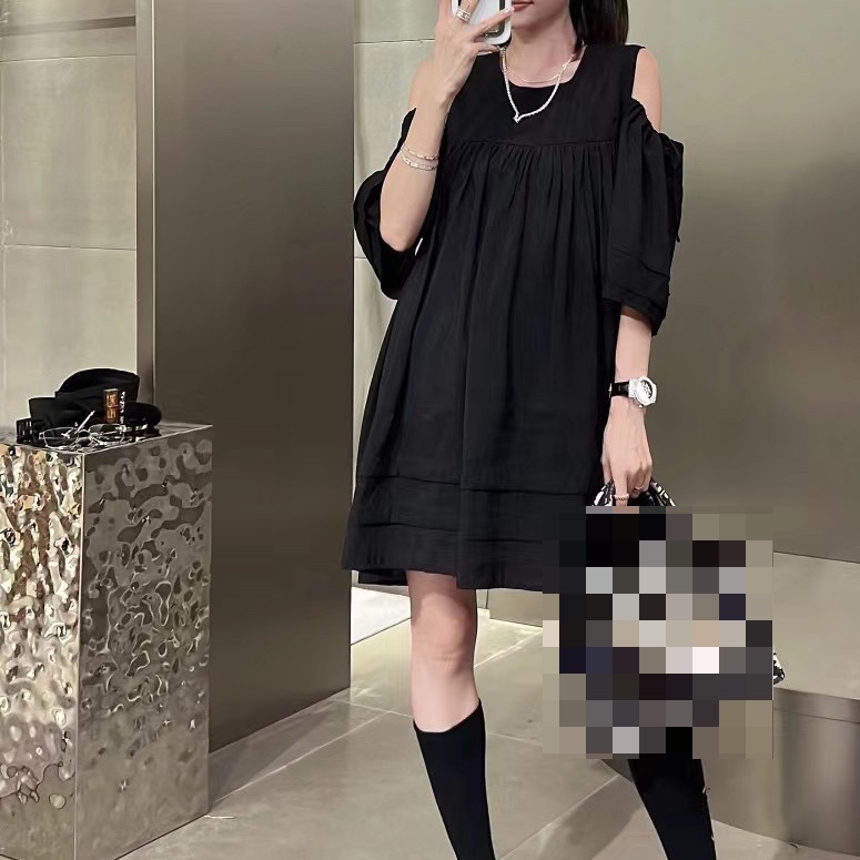 优雅圆领露肩纯色飘逸减龄连衣裙