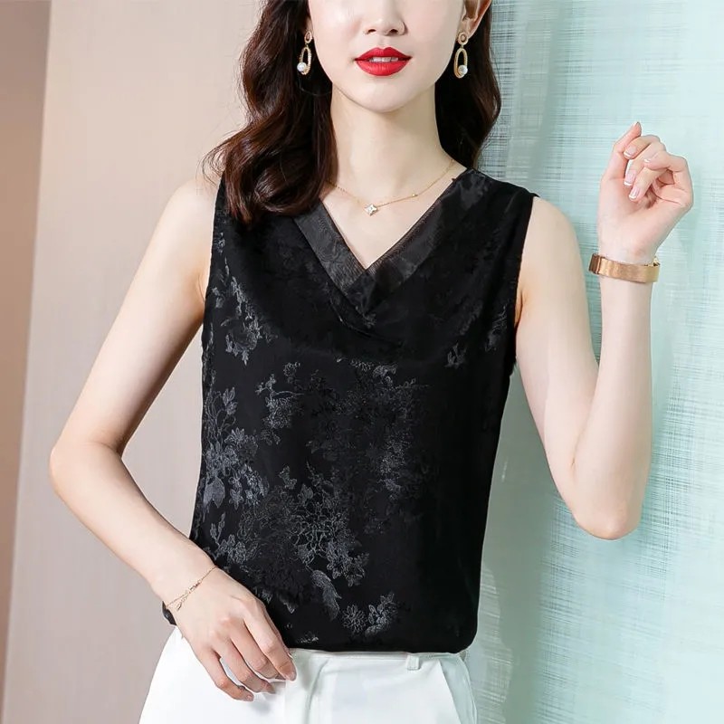缎面V领打底背心女外穿宽松吊带西装蕾丝内搭妈妈装白色无袖T恤潮