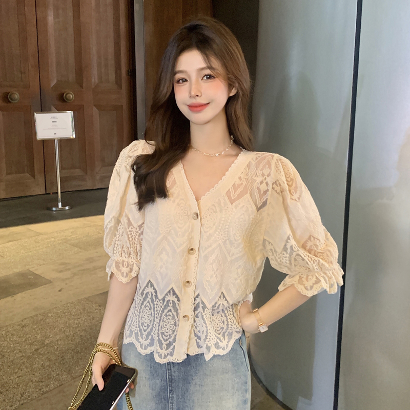 温柔风镂空V领蕾丝衫女装夏季