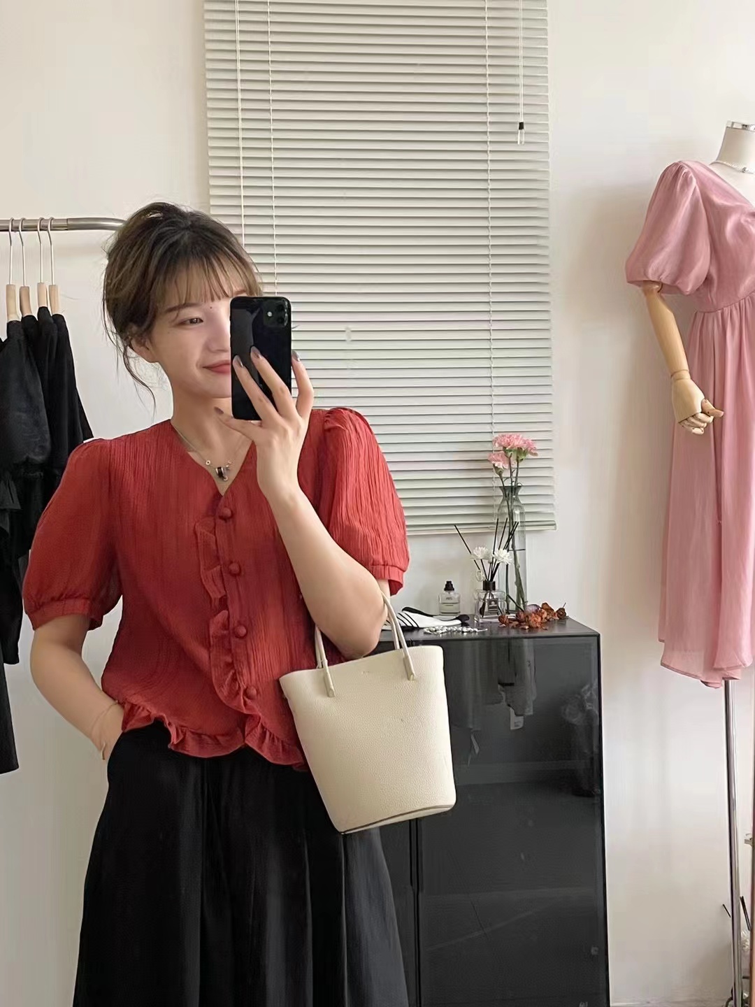 夏季新款时尚百搭法式显瘦清新木耳边单排扣小众白色衬衣女