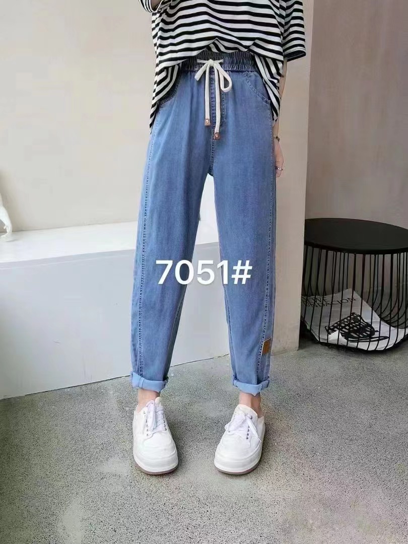 裤脚有标松紧腰抽绳侧拼接牛仔裤