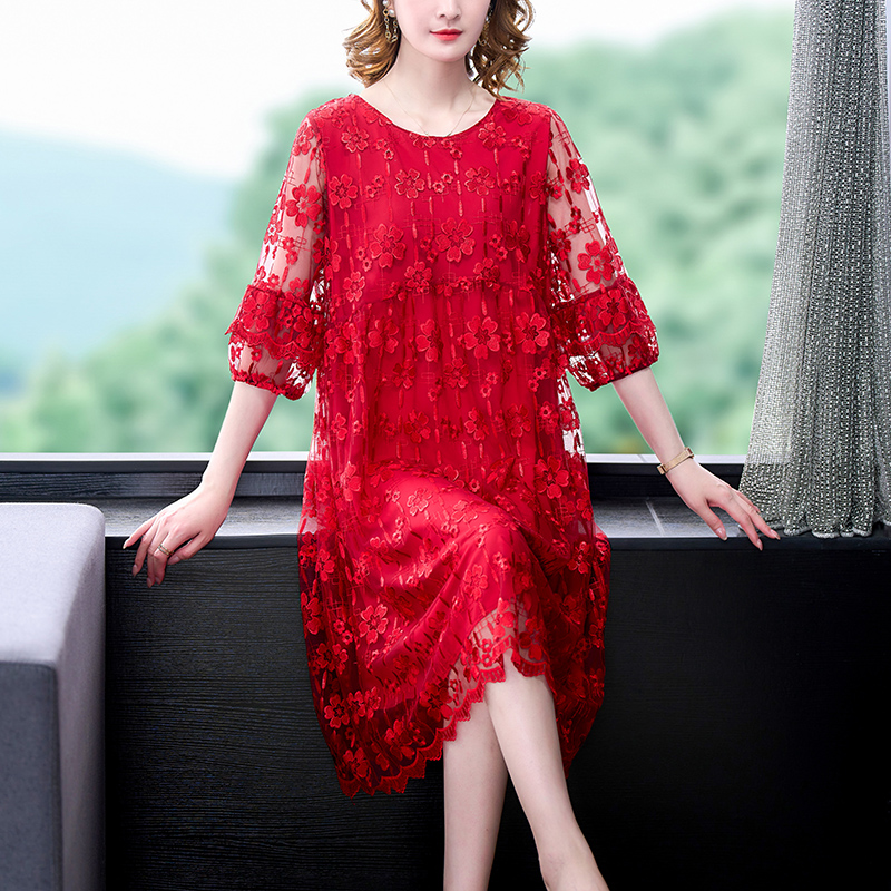 新款大码女装胖MM设计感刺绣圆领时尚遮肚连衣裙