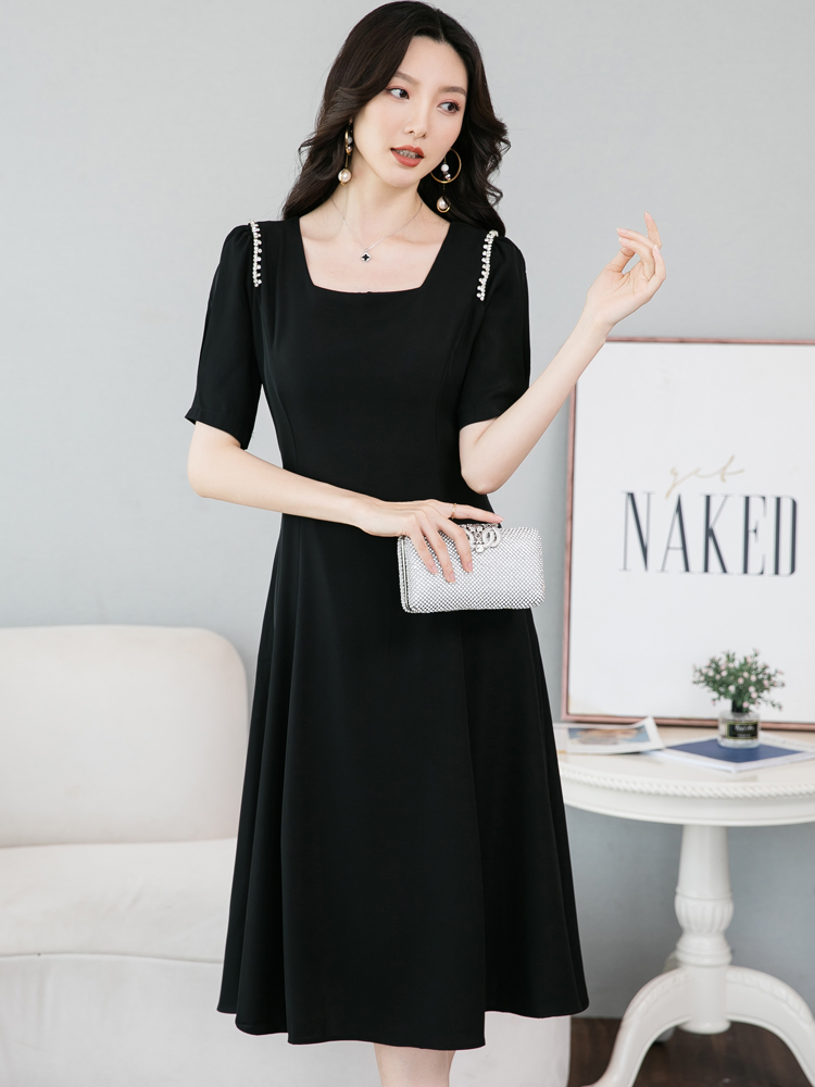 夏季新款时尚显气质减龄方领收腰显瘦连衣裙女潮