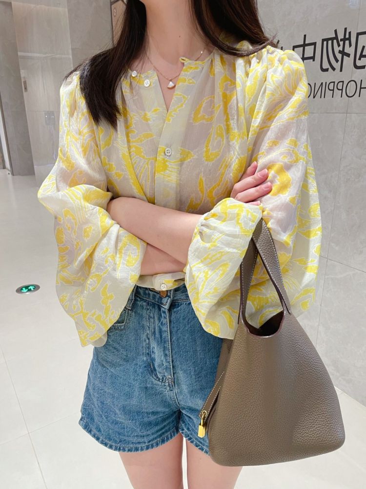 法式复古简约碎花泡泡袖防晒衬衫女夏季新款别致宽松百搭薄款上衣
