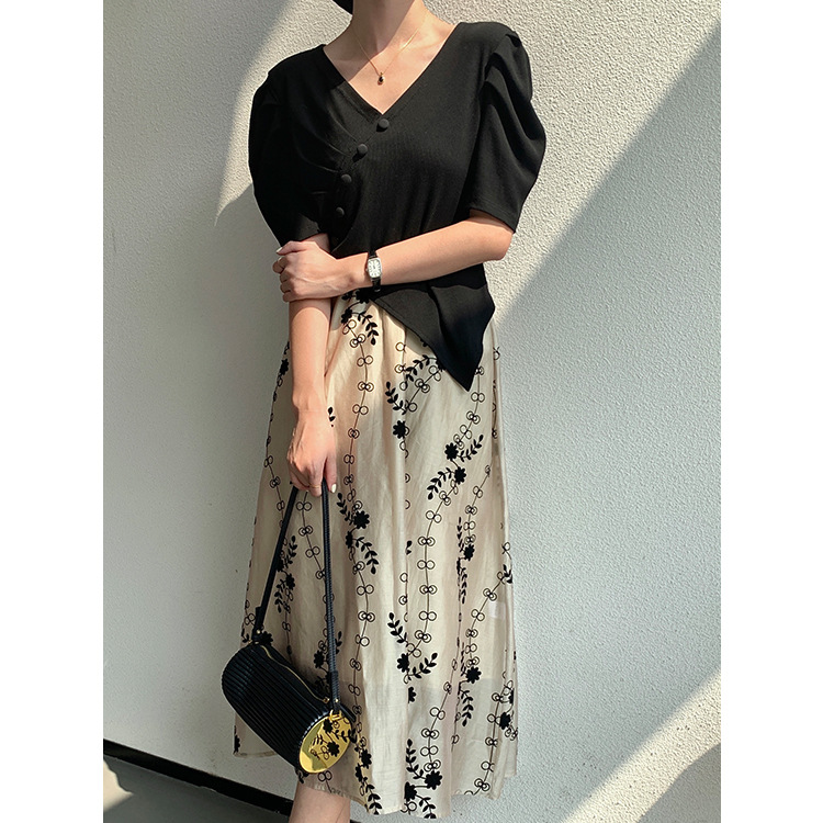 新款韩系植绒花设计感高腰a字半身裙