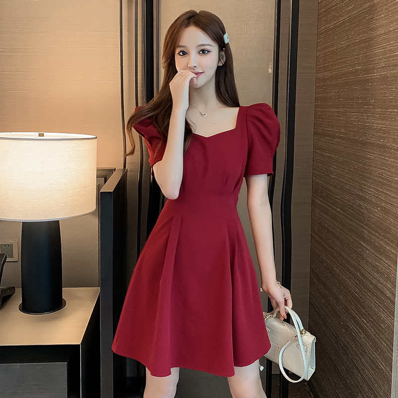 红色露背方领泡泡袖连衣裙女夏季新款小个子收腰法式气质裙子