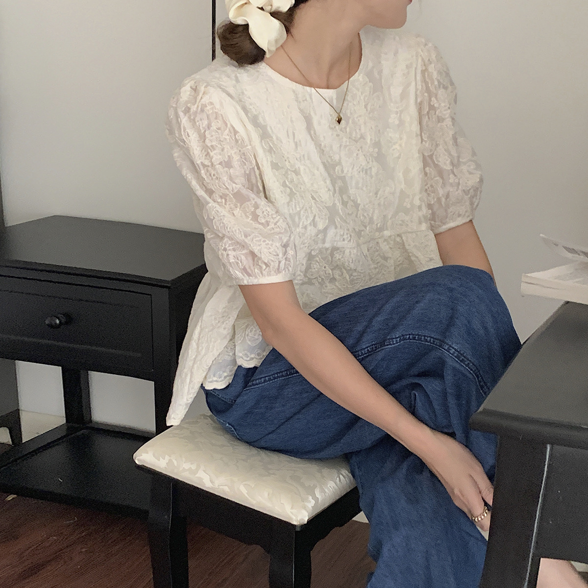 法式提花蕾丝泡泡袖上衣女夏季温柔风不规则小衫