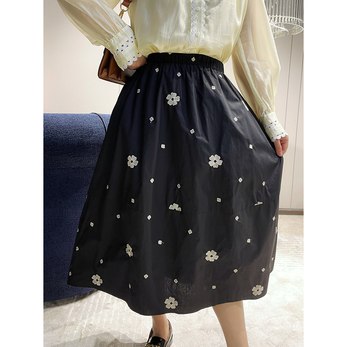 刺绣大摆黑色长裙半身裙