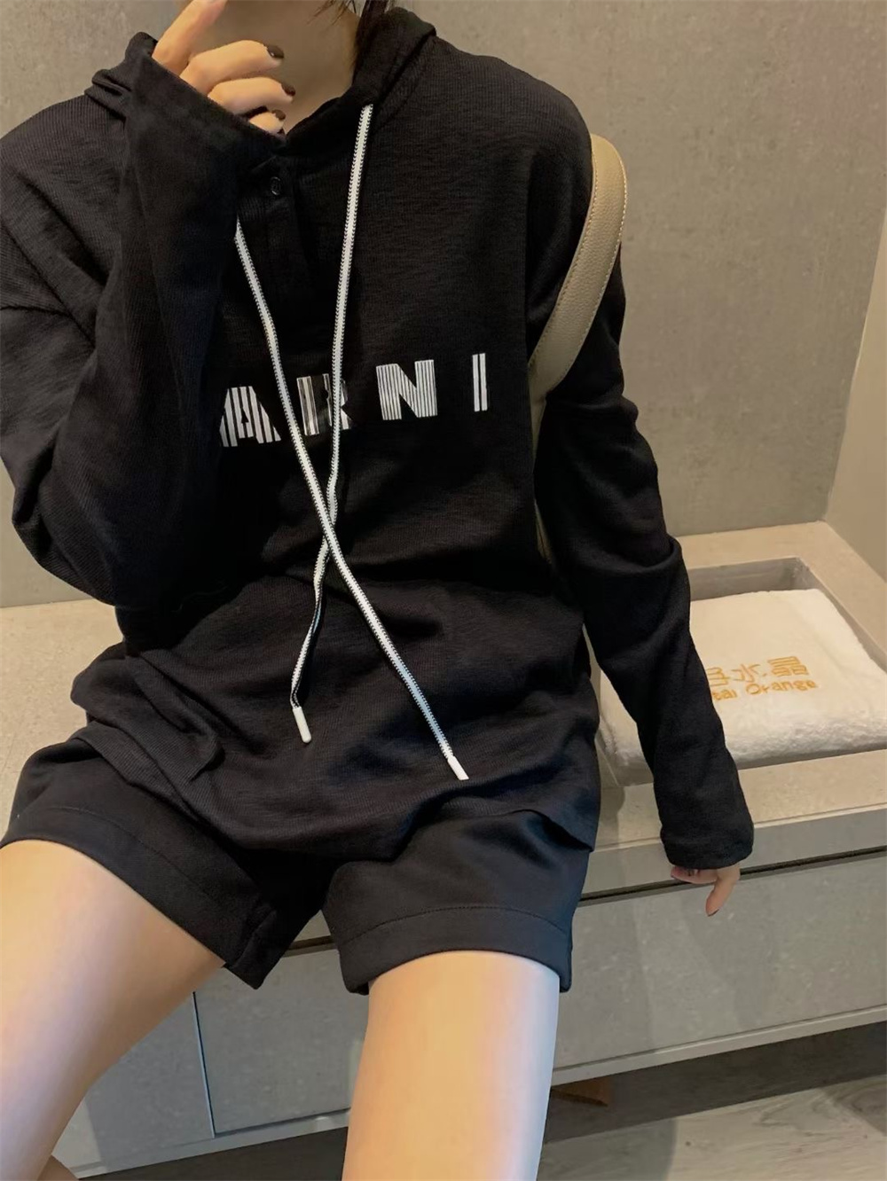 新款韩版宽松连帽设计感字母百搭卫衣纯色抽绳女