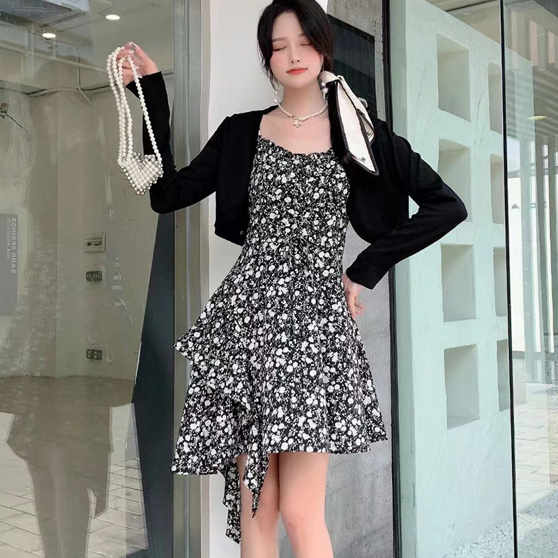 洋气吊带碎花连衣裙女秋季显瘦不规则蛋糕裙针织开衫两件套潮