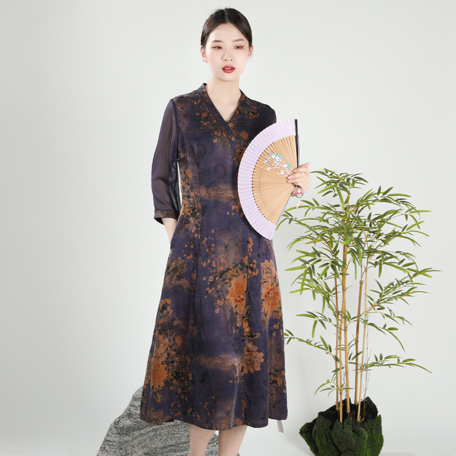 v领山水花萝桑蚕丝连衣裙真丝