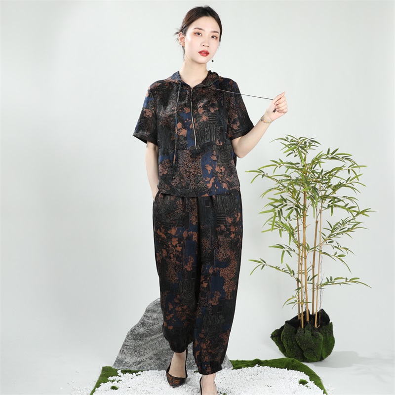 新款蚕丝套装妈妈气质减龄香云纱提花花罗连帽真丝两件套