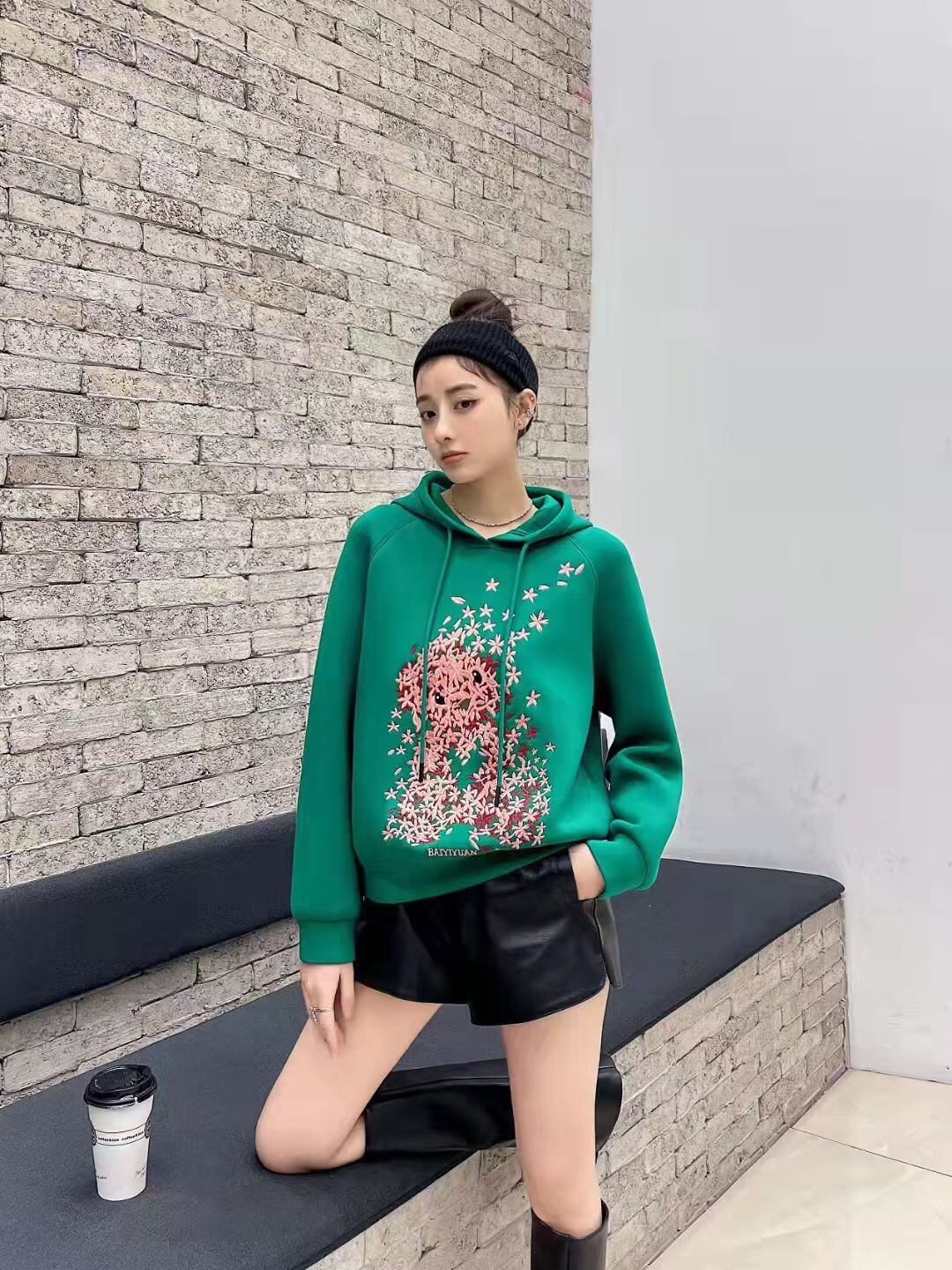 新款休闲百搭连帽刺绣长袖卫衣上衣