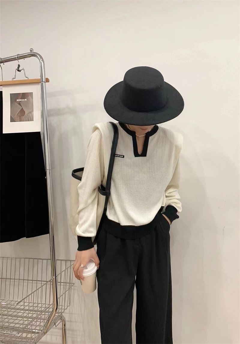 撞色短款V领宽松设计感针织衫女秋季新款洋气别致毛衣上衣潮