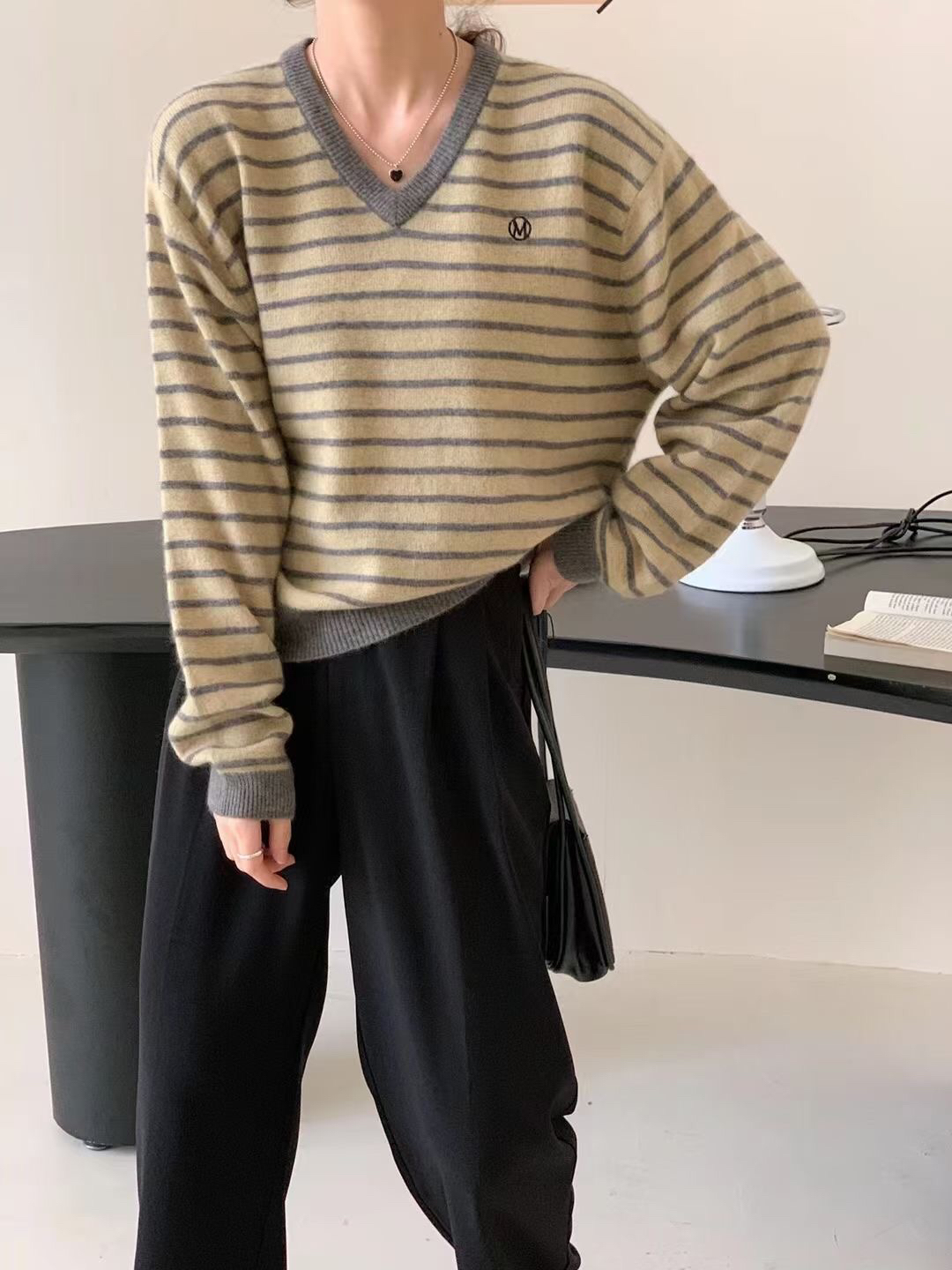 秋季新品欧货女装V领长袖拼色条纹宽松马海毛针织衫女