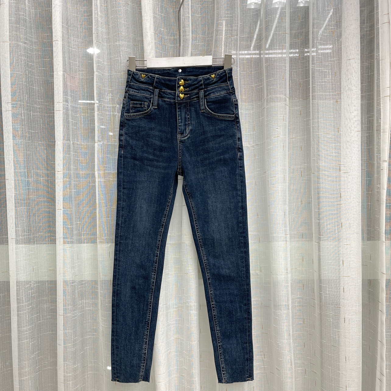 高腰弹力三粒扣牛仔小脚铅笔裤