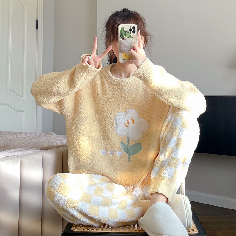 可爱的小花朵软绵绵睡衣女冬季加绒加厚珊瑚绒日系新款家居服套装